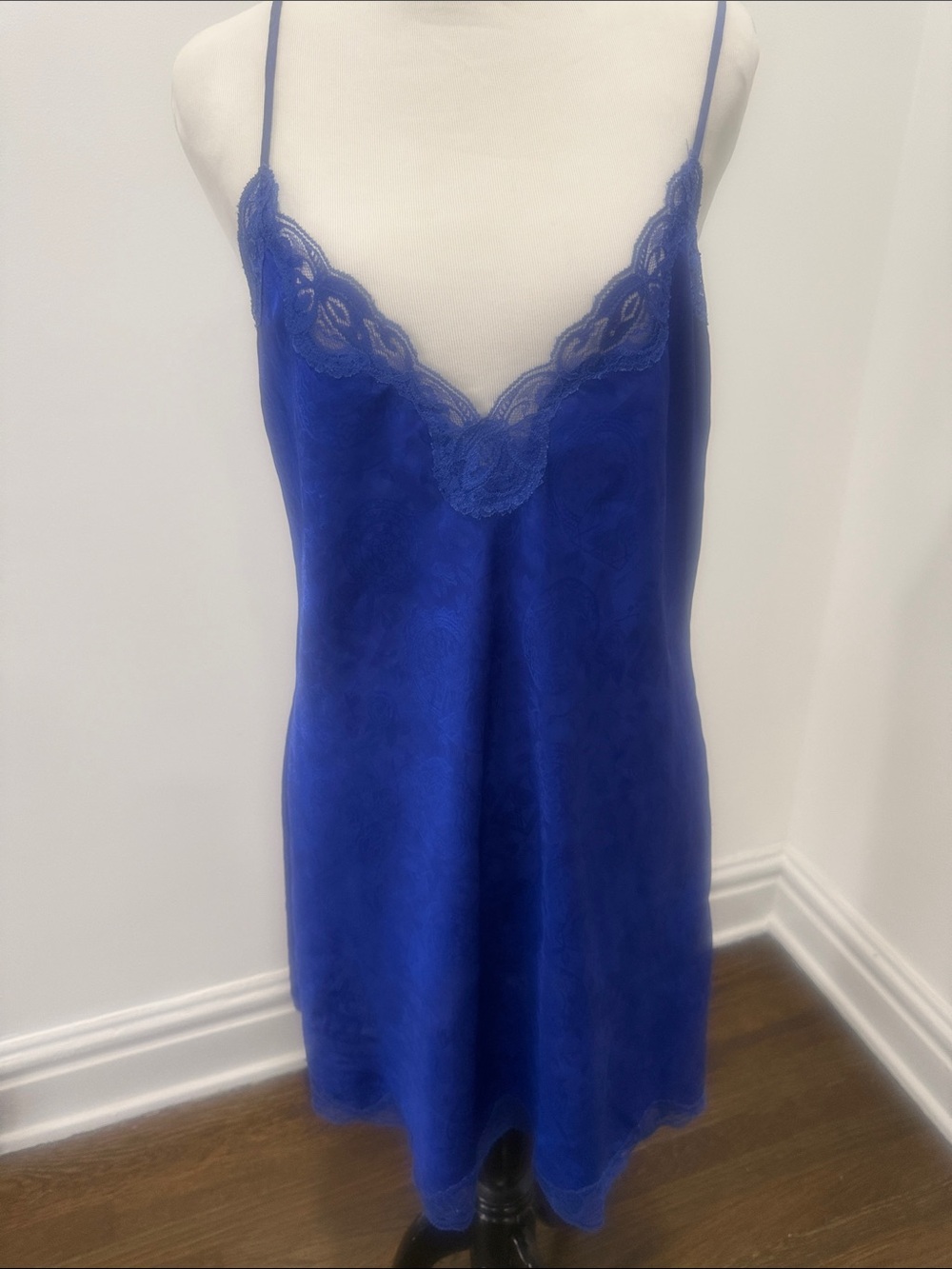 Vntg Victoria’s Secret Gold Label Blue Lace Trim Satin Robe & Chemise Set M/SP - Picture 3 of 10